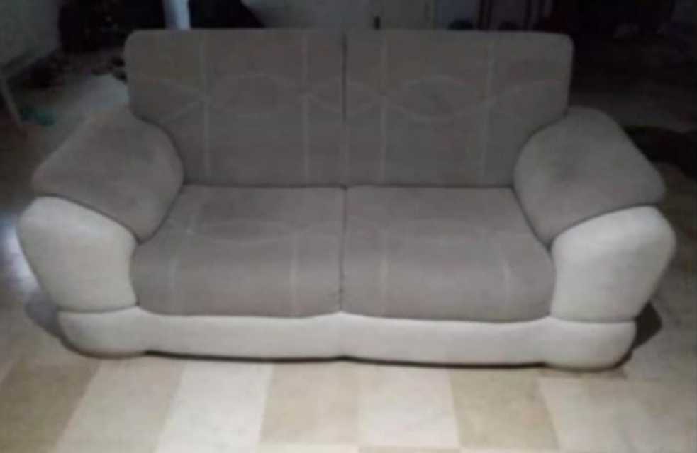 A vendre : Salon en bon état, composé de trois pièces de couleur grise