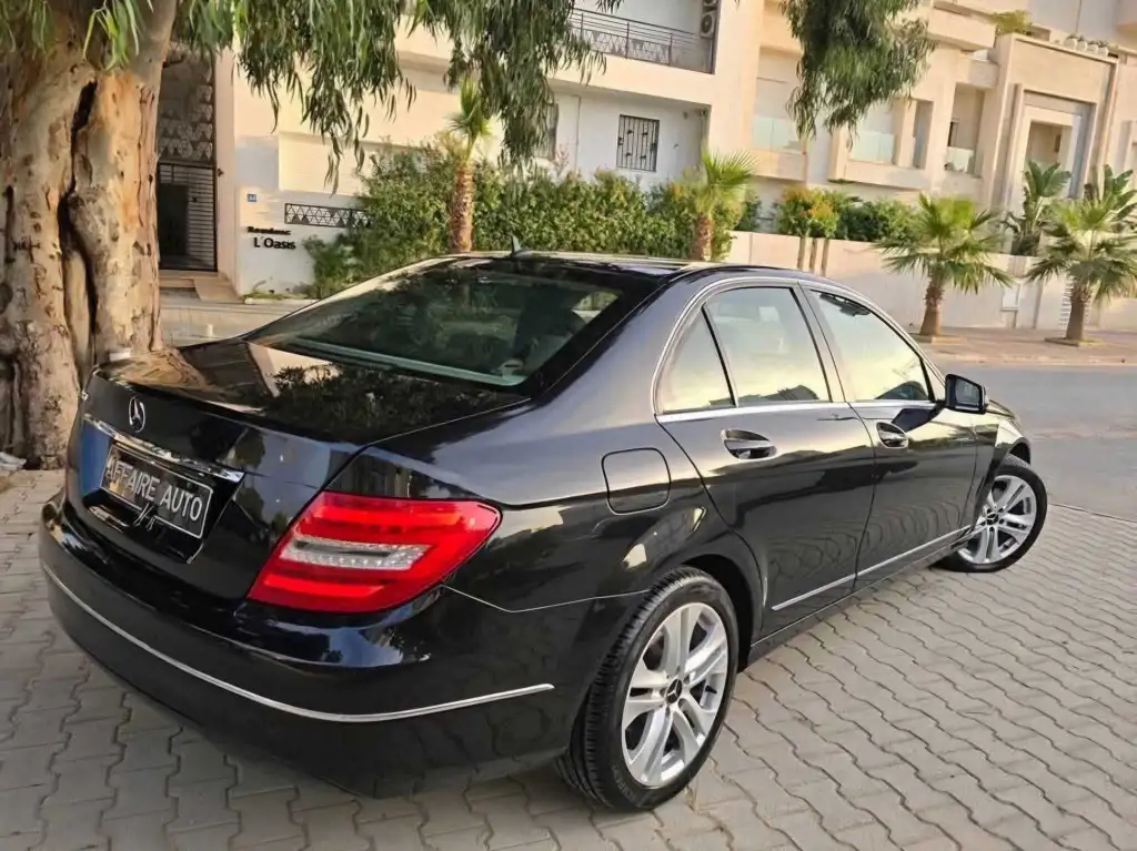 💥  Mercedes-Benz C180 2013  Essence 💥
            
    ⛔️ on accepte l échange des voitures ⛔️
            