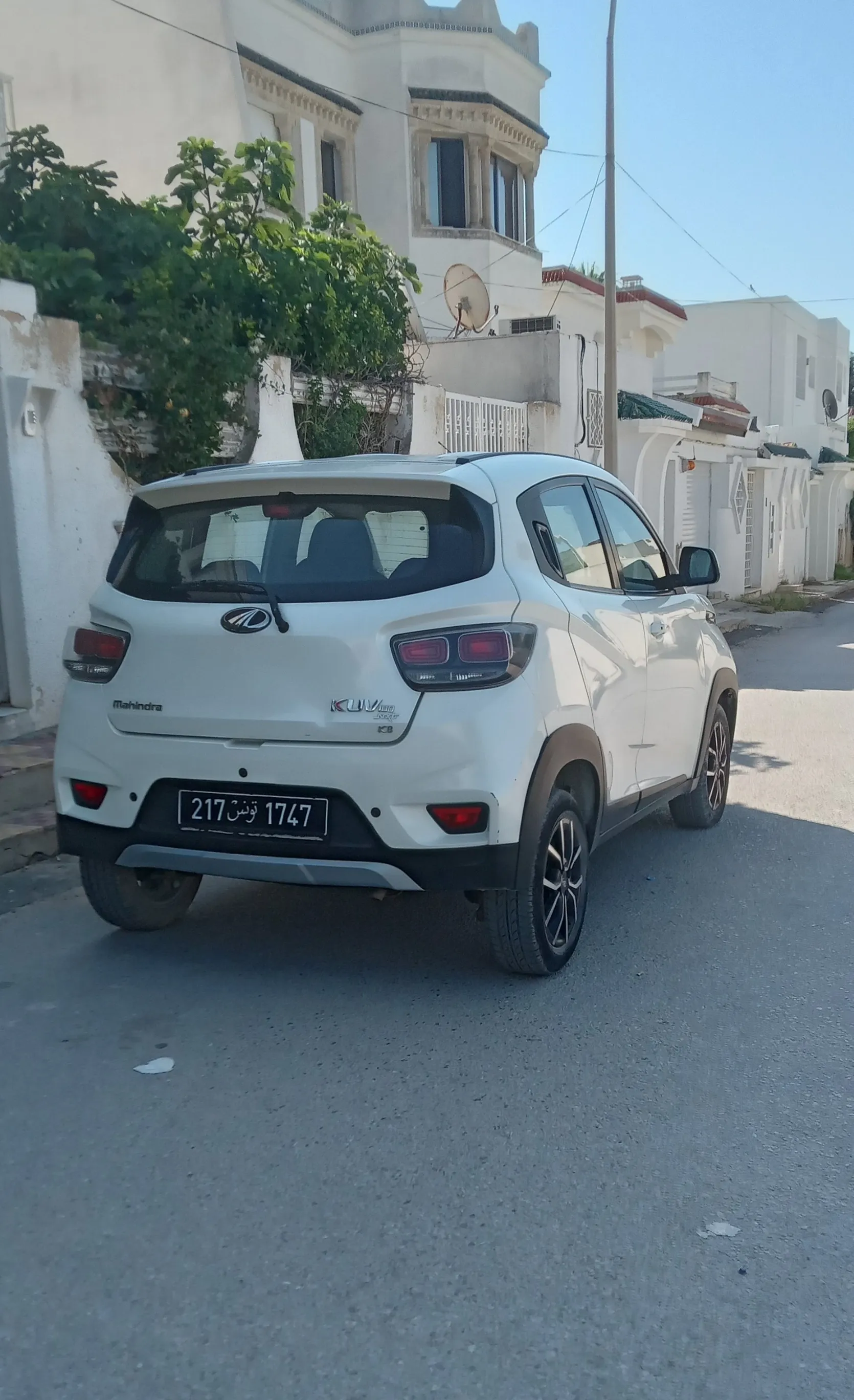 Mahindra première main KUV100 K8 27000 km