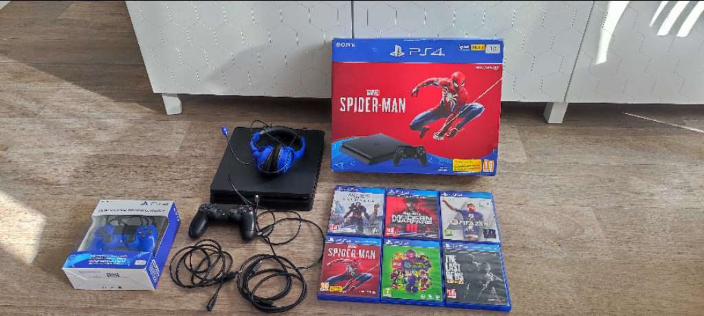 PS4 Slim + 6 jeux