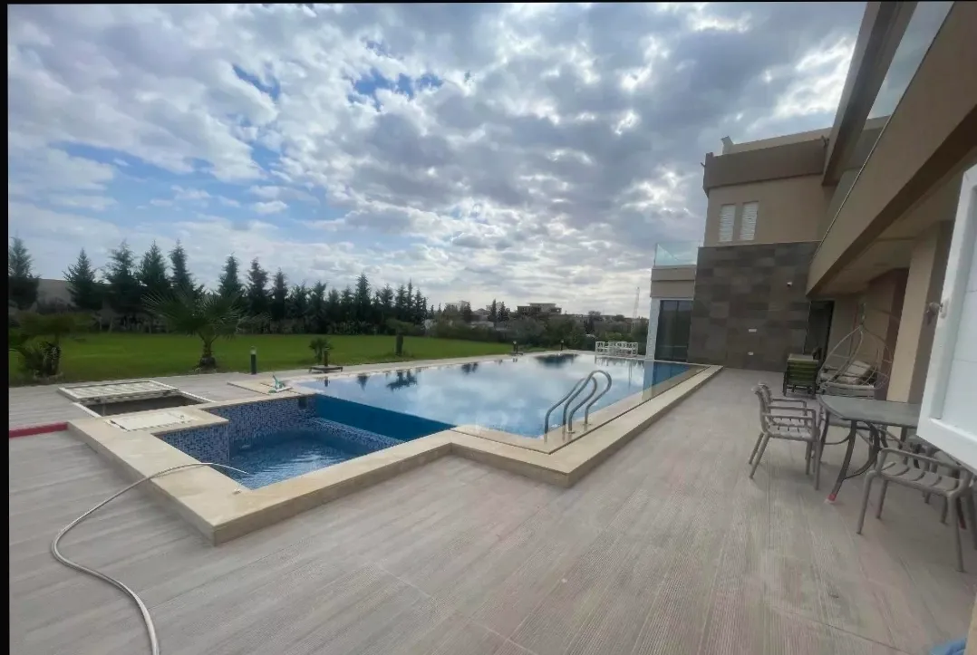 Magnifique villa avec piscine à RMILA pré Mall of Sousse