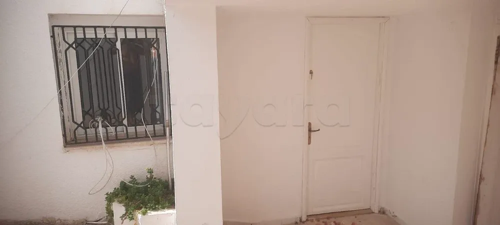 un rdc d'une villa s+1 vide a louer situé a ennacer 1 prés de l'école renée des cartes
