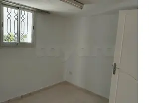 un rdc d'une villa s+1  vide a louer situé a ennacer 1 prés de l'école renée des cartes