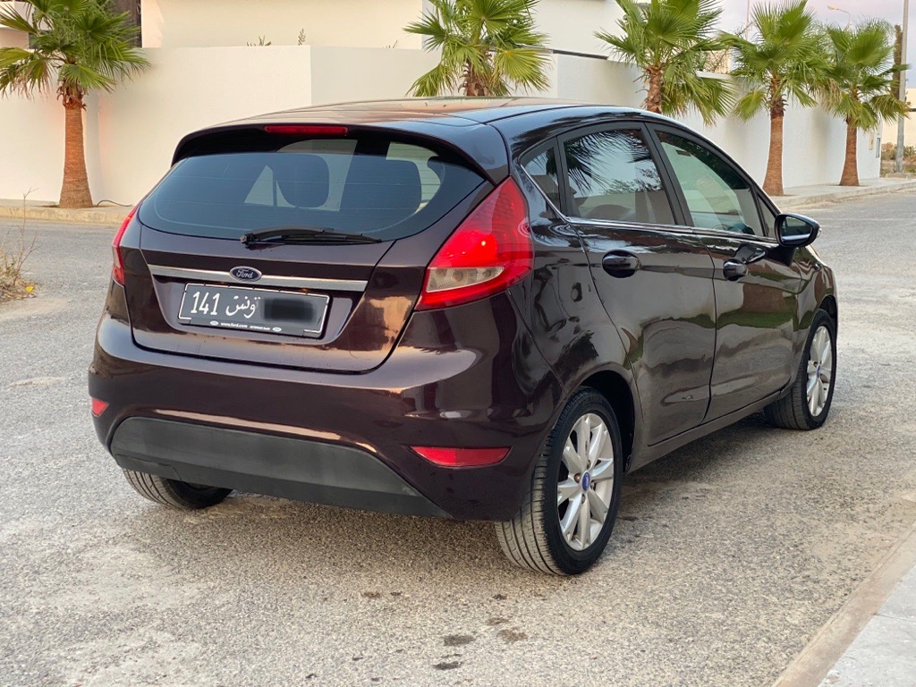 Ford fiesta titanium premiere main