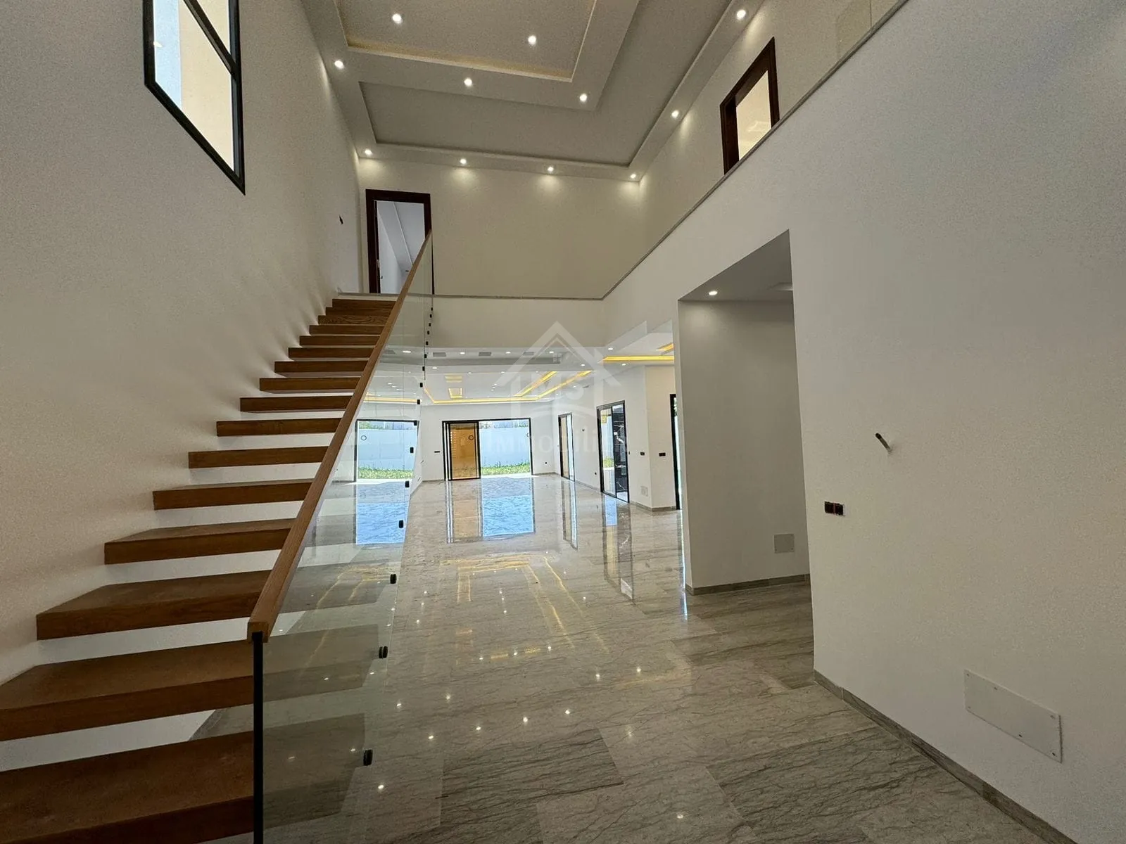 Belle villa toute neuve S+4 avec piscine à Hammamet à vendre 51355351