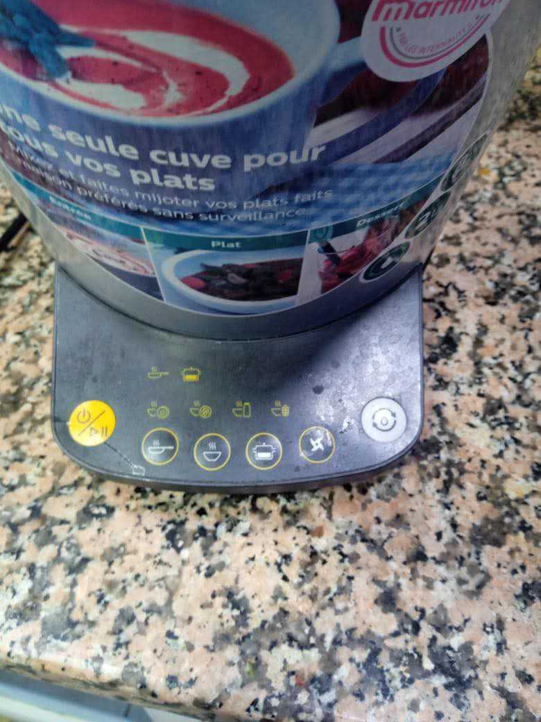 2 en 1 (Multi-cuiseur/ blender) marque Philips Avance Collection très bonne état 
1000w
2 litres