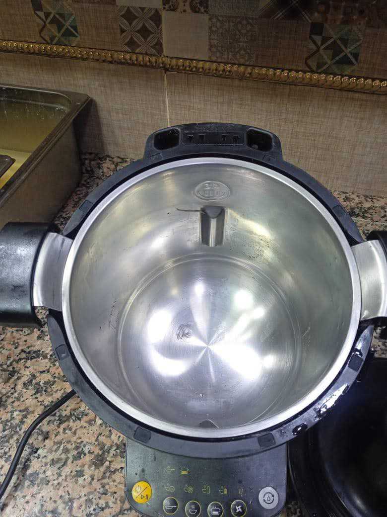 2 en 1 (Multi-cuiseur/ blender) marque Philips Avance Collection très bonne état 
1000w
2 litres