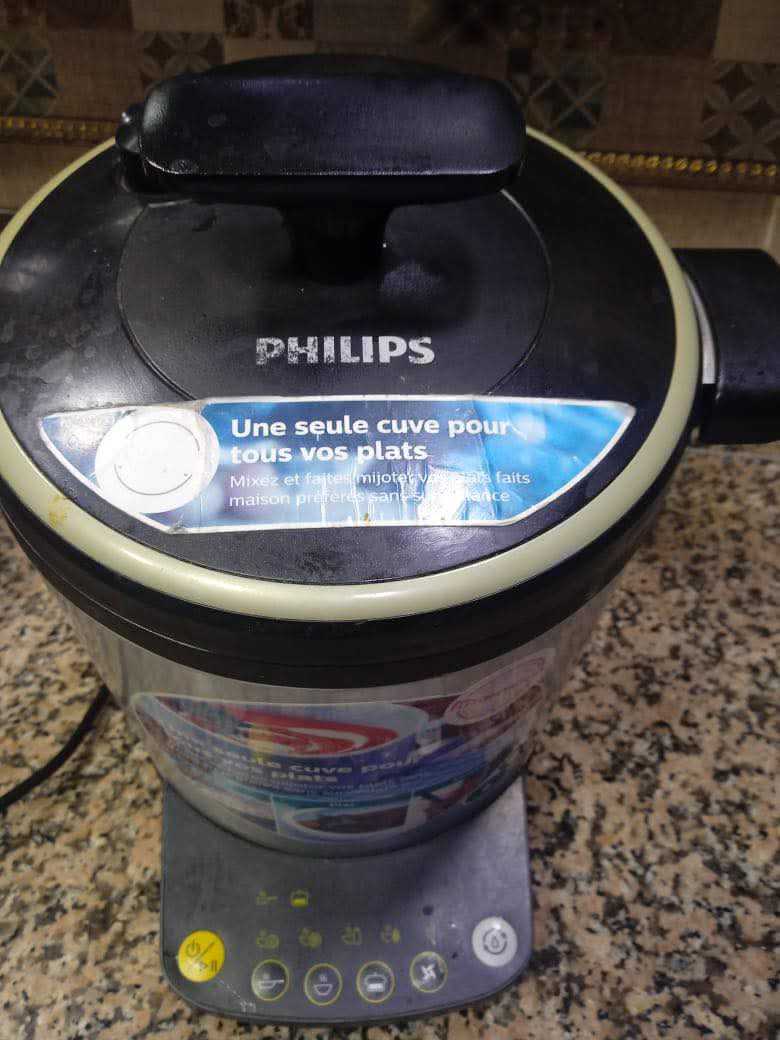 2 en 1 (Multi-cuiseur/ blender) marque Philips Avance Collection très bonne état 
1000w
2 litres
