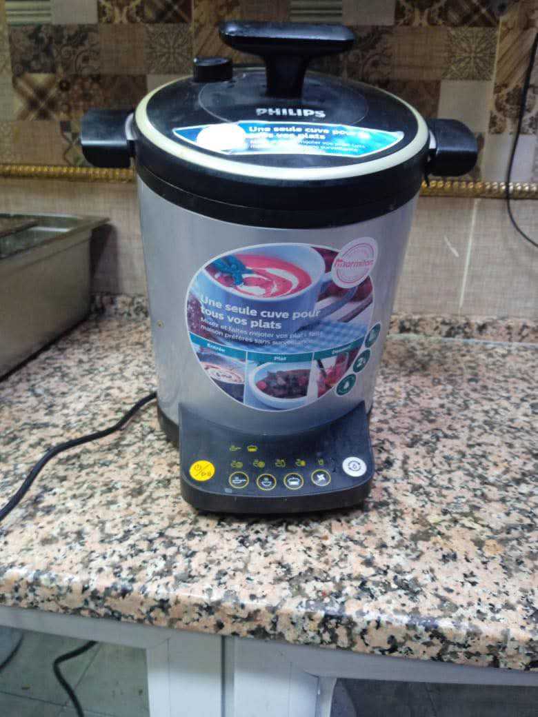 2 en 1 (Multi-cuiseur/ blender) marque Philips Avance Collection très bonne état 
1000w
2 litres