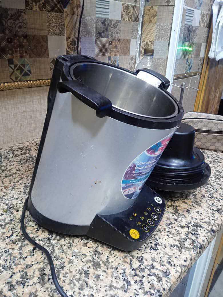 2 en 1 (Multi-cuiseur/ blender) marque Philips Avance Collection très bonne état 
1000w
2 litres