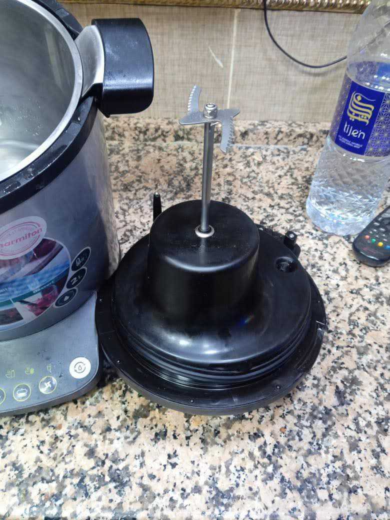 2 en 1 (Multi-cuiseur/ blender) marque Philips Avance Collection très bonne état 
1000w
2 litres