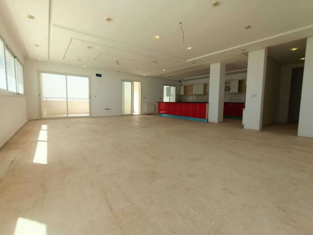 Avendre penthouse 400m2 plein zone touristique
