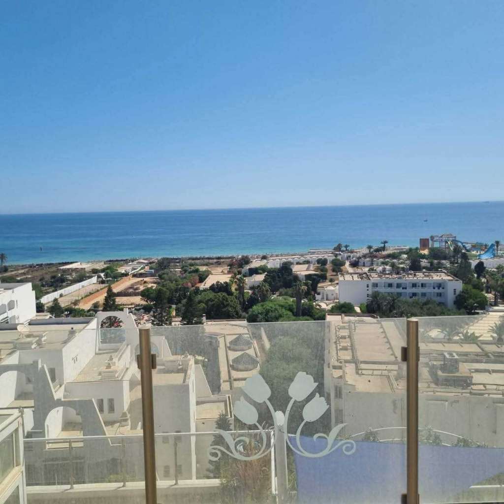 Avendre penthouse 400m2 plein zone touristique
