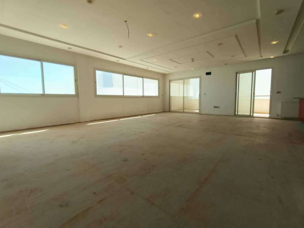 Avendre penthouse 400m2 plein zone touristique