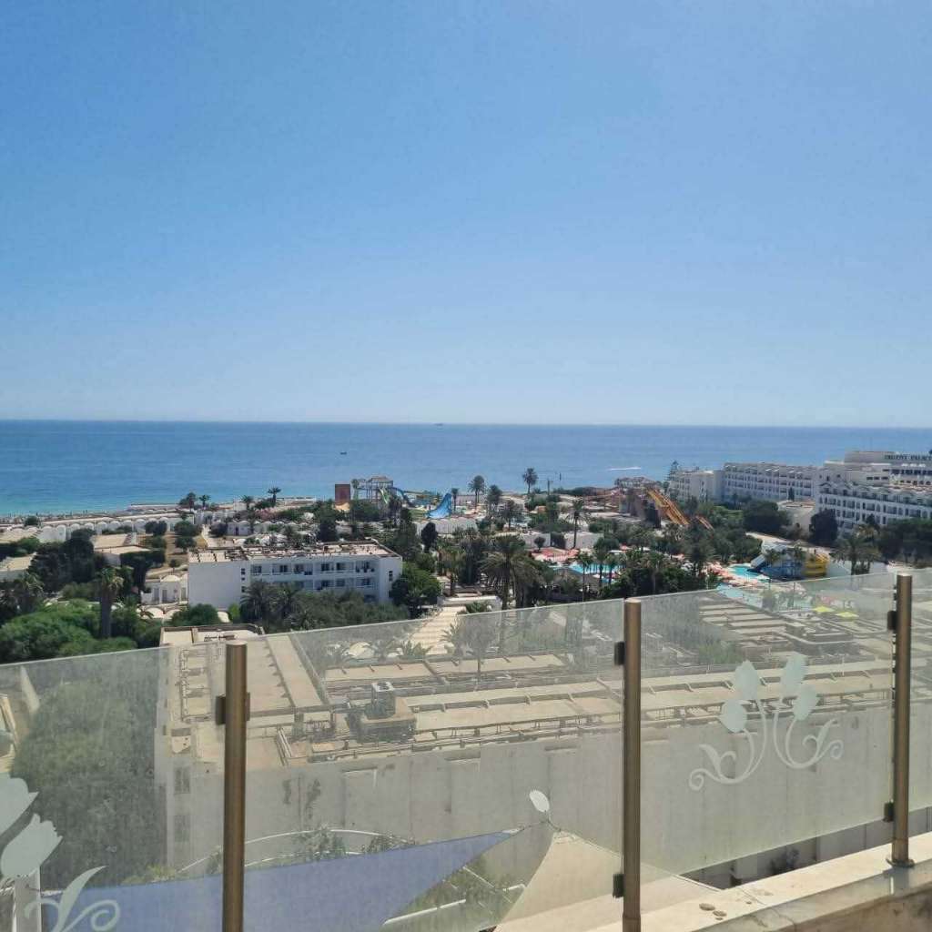 Avendre penthouse 400m2 plein zone touristique