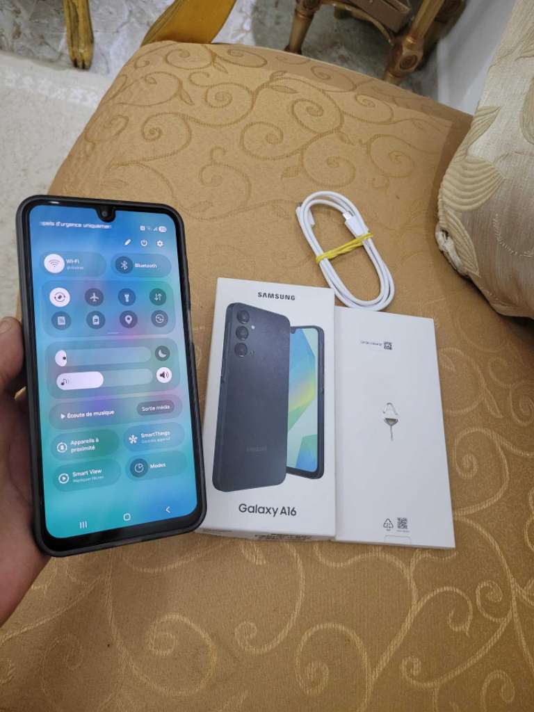 samsung a16 très bon état ram 8g stockage 256g enregistré et validé
