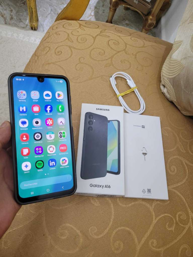 samsung a16 très bon état ram 8g stockage 256g enregistré et validé
