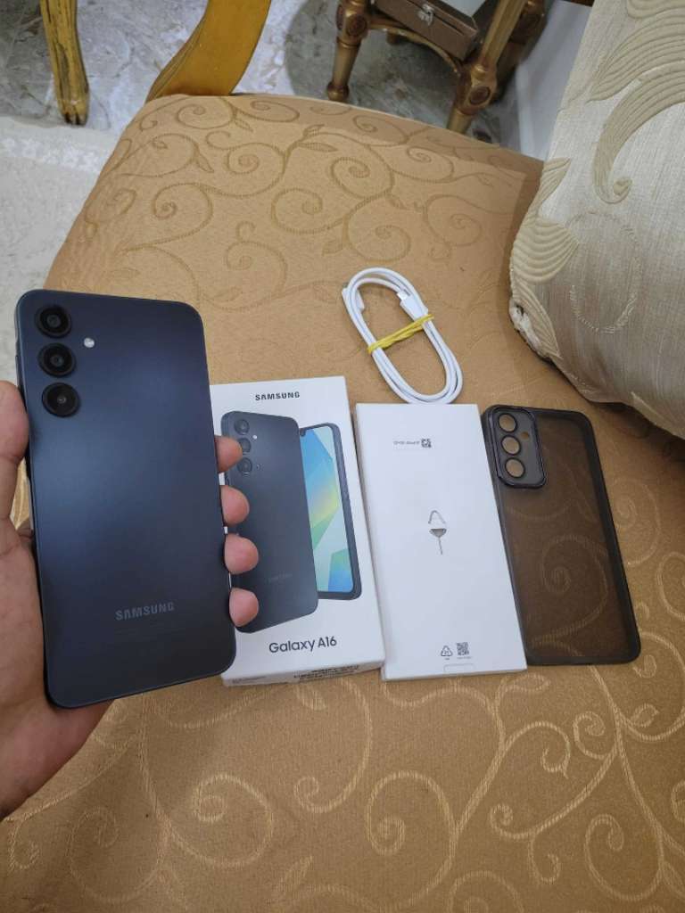 samsung a16 très bon état ram 8g stockage 256g enregistré et validé
