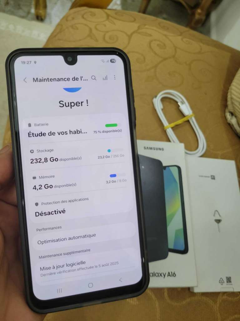 samsung a16 très bon état ram 8g stockage 256g enregistré et validé
