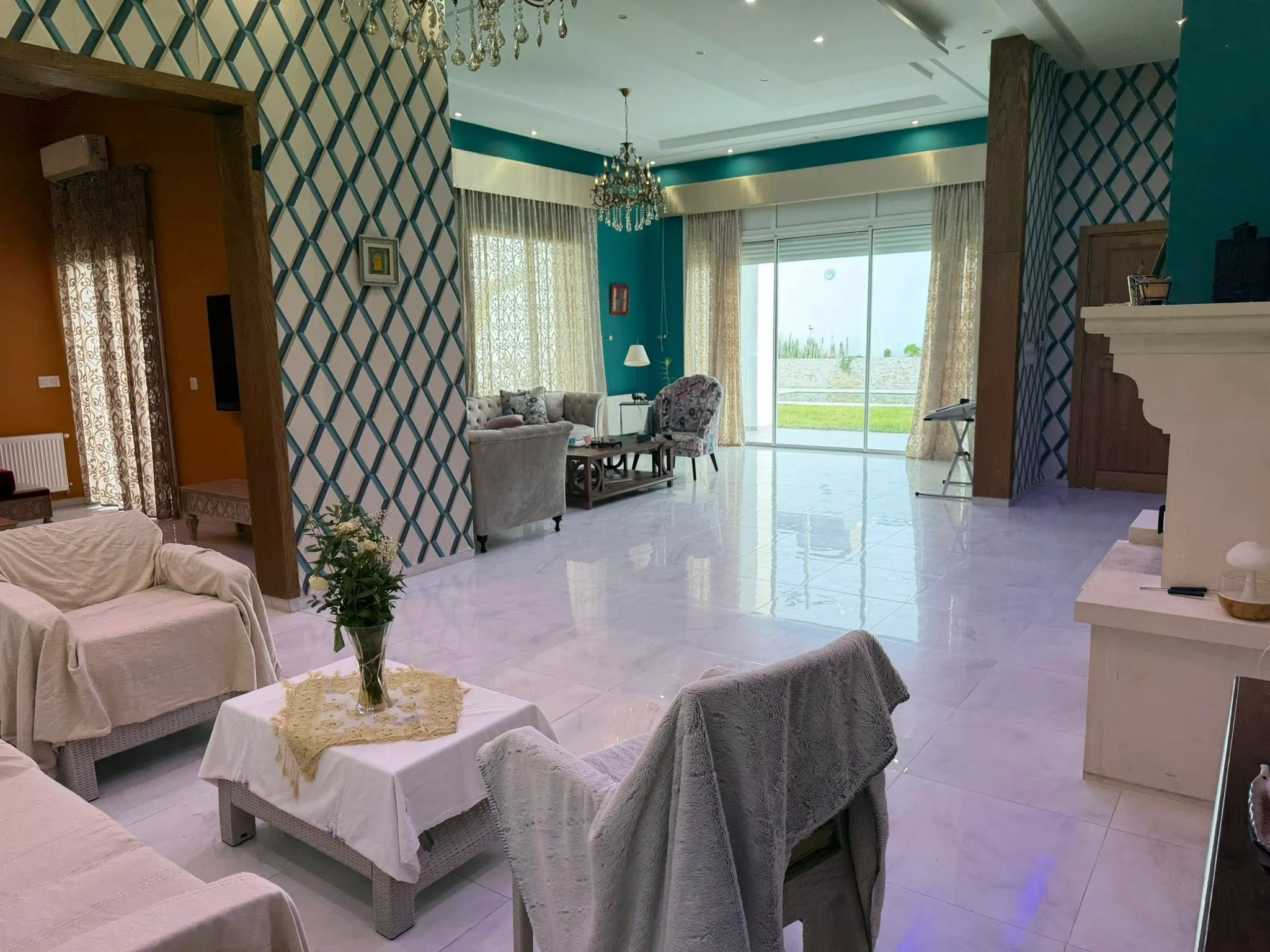  À louer – Villa S+5 très haut standing à Borj Touil, Ariana