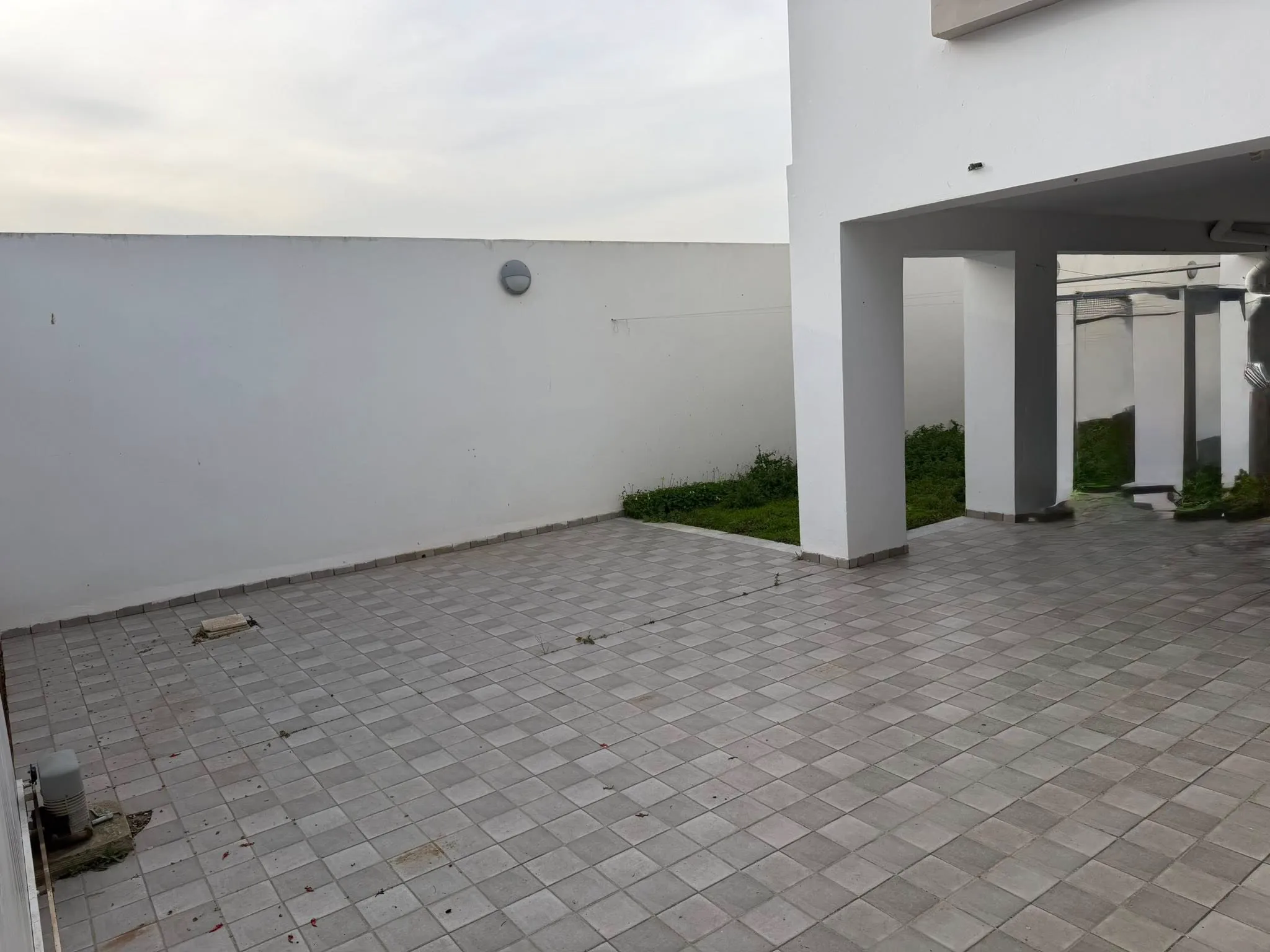  À louer – Villa S+5 très haut standing à Borj Touil, Ariana