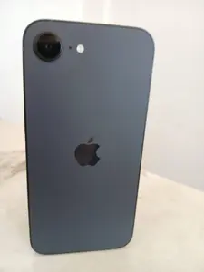 iPhone 16e 128Go – Batterie 100% – Bon Occasion- Importé De France