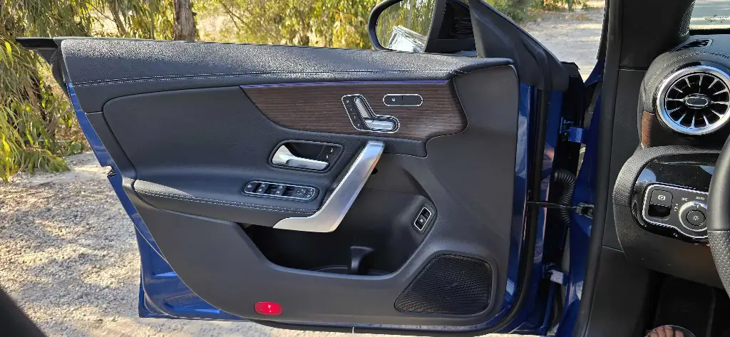 Une belle mercedes cla 250e amg Toi panoramic full importée d’Allemagne fin serie