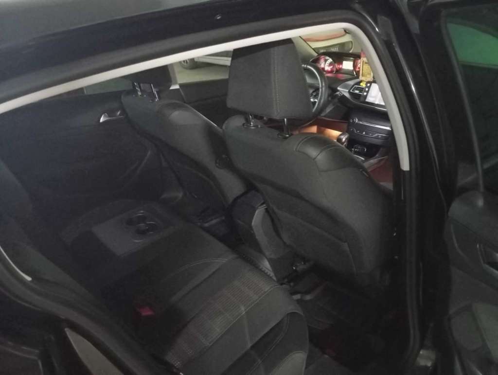 A vendre ou échange avec boite auto 