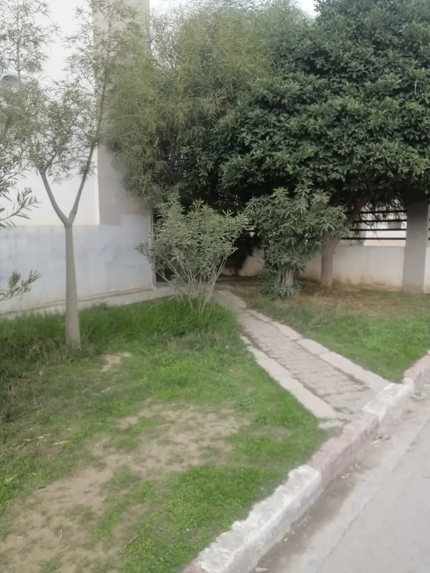 a LOUER UN APPARTEMENT S+4 A 3EME ETAGE