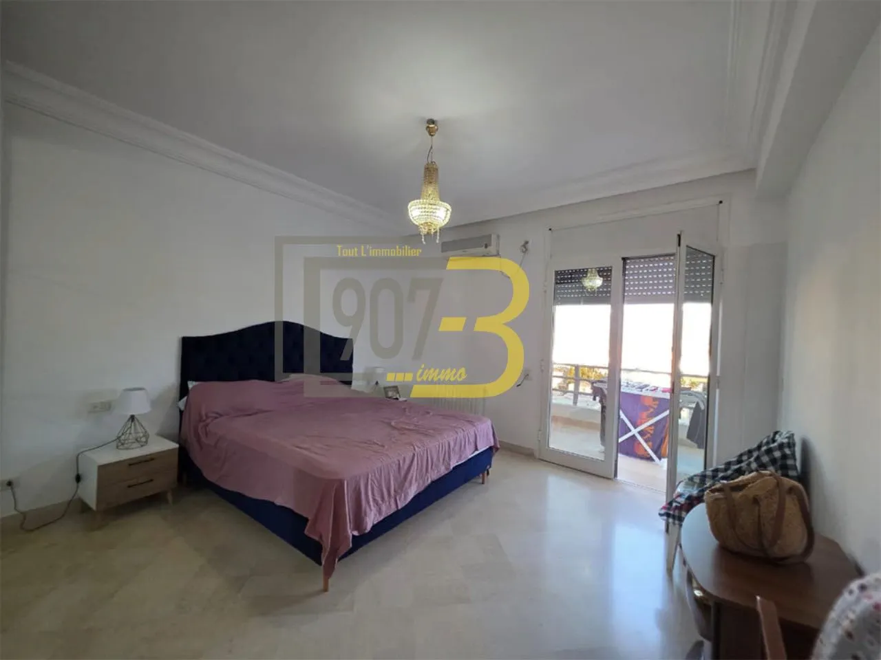 A vendre un appartement s+3 à cité Ennasr