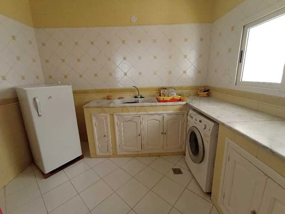 un étage villa S+1 bien équipé situé à Ariana