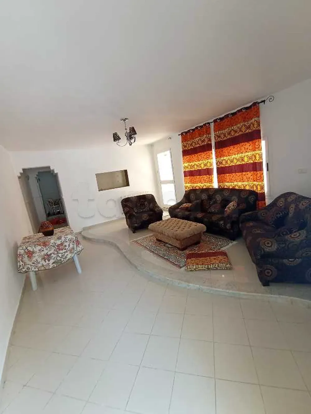 un étage villa S+1 bien équipé situé à Ariana