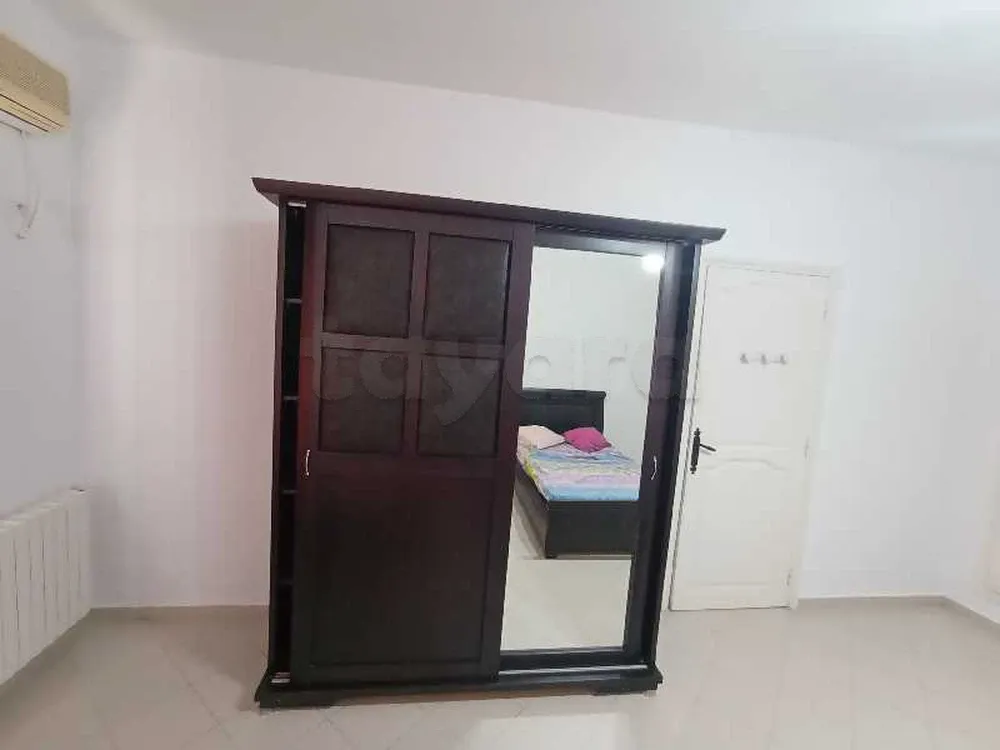 un étage villa S+1 bien équipé situé à Ariana
