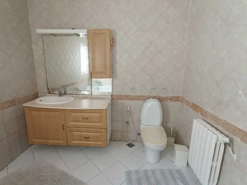 un étage villa S+1 bien équipé situé à Ariana