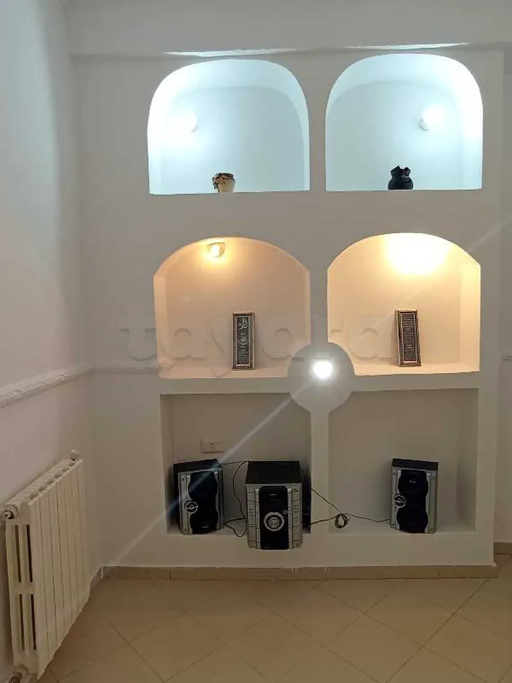 un étage villa S+1 bien équipé situé à Ariana