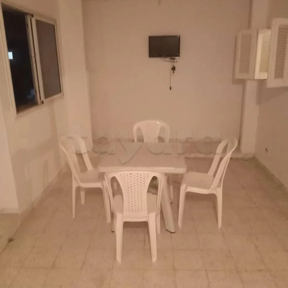 un spacieux appartement s+3 meublé au 4éme étage (sans ascenseur) situé a Khaznadar A coté mosquée