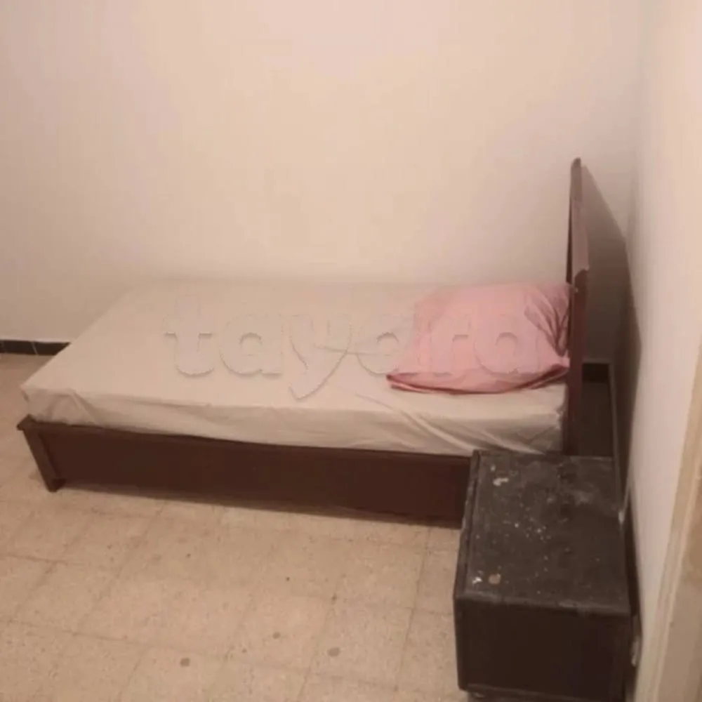 un spacieux appartement s+3 meublé au 4éme étage (sans ascenseur) situé a Khaznadar A coté mosquée