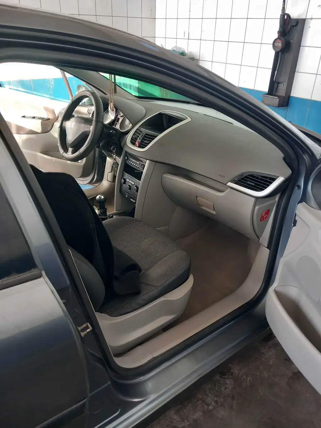 PEUGEOT 207