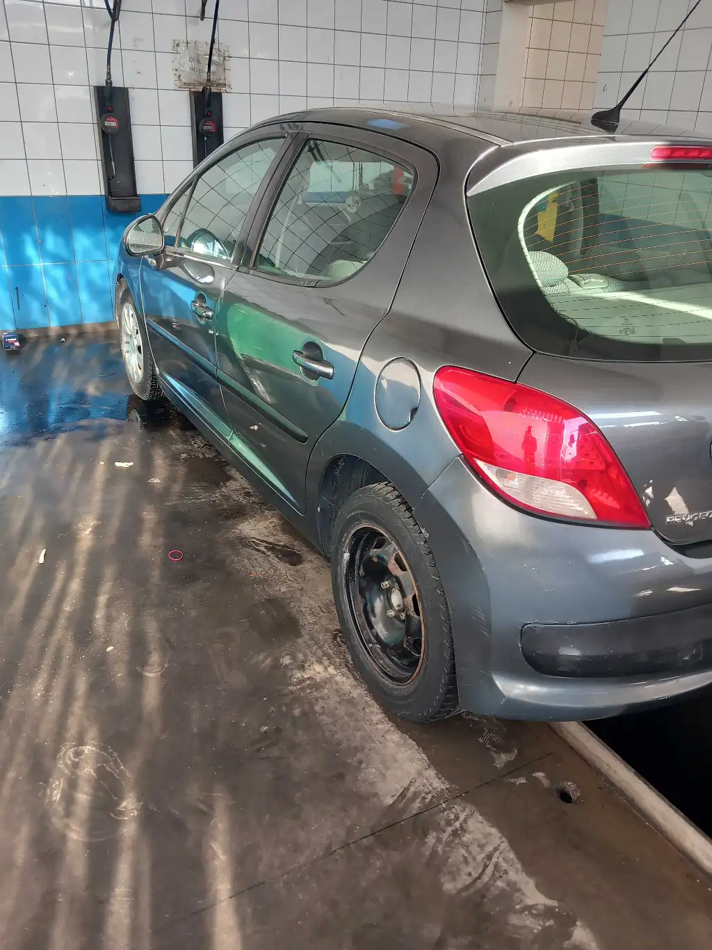 PEUGEOT 207