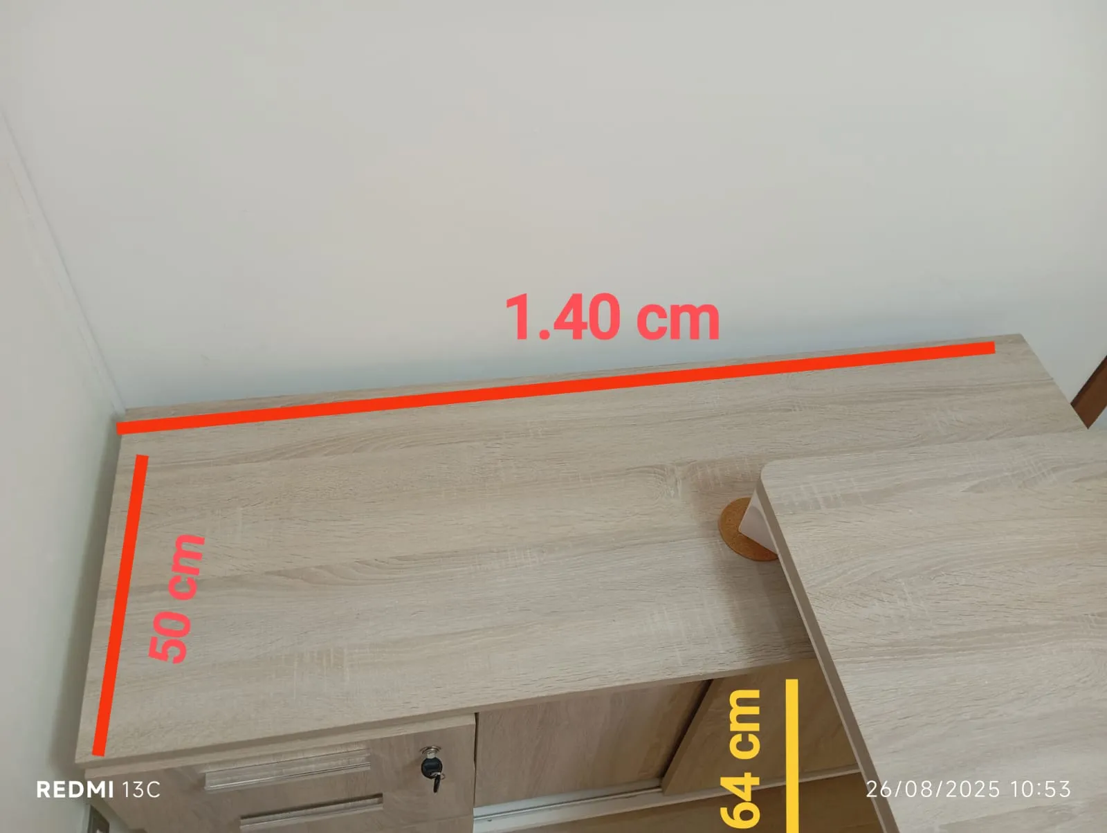 A VENDRE 3 BUREAUX ET COMMODE DE RANGEMENT