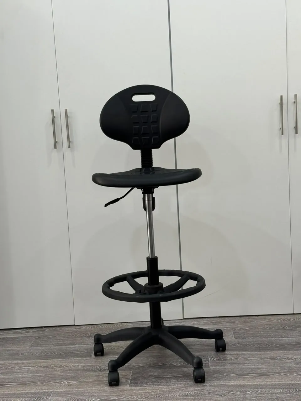 TABOURET REGLABLE GOMME AVEC DOSSIER
