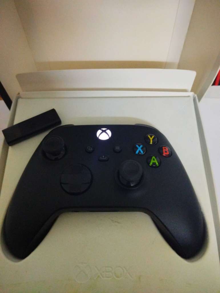 Manette Xbox Series X + batterie rechargeable — comme neuve
