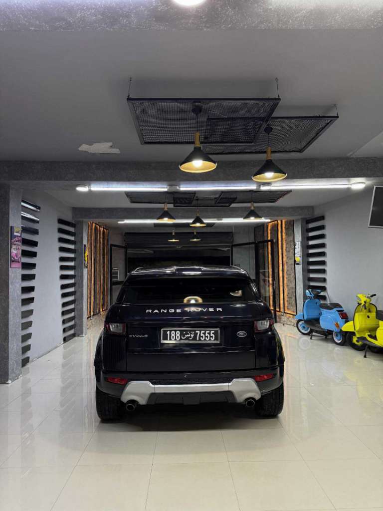 Range Rover évoque 