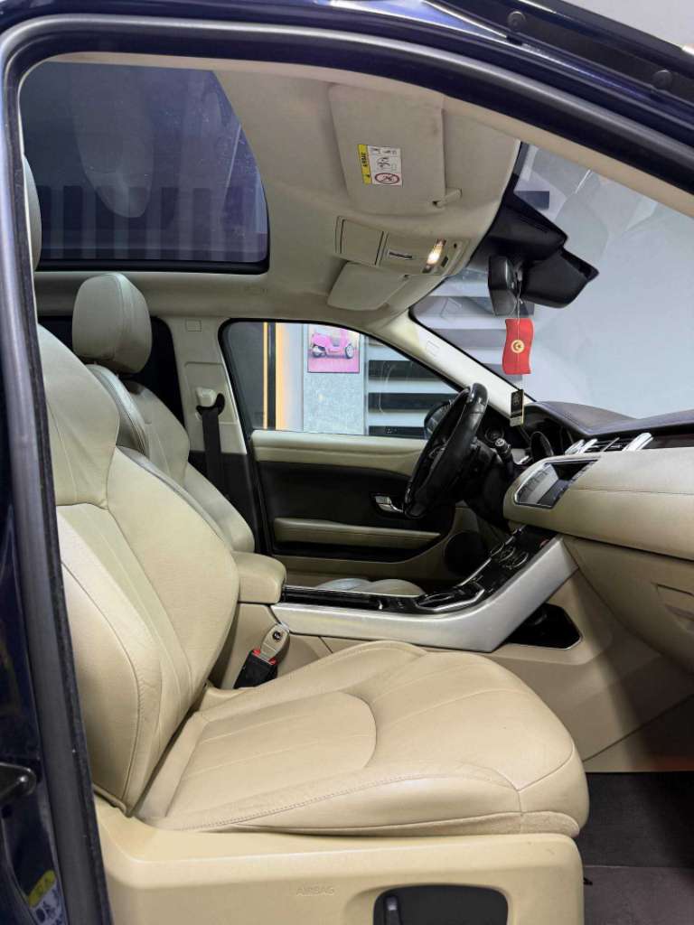Range Rover évoque 