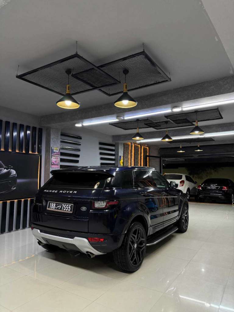 Range Rover évoque 