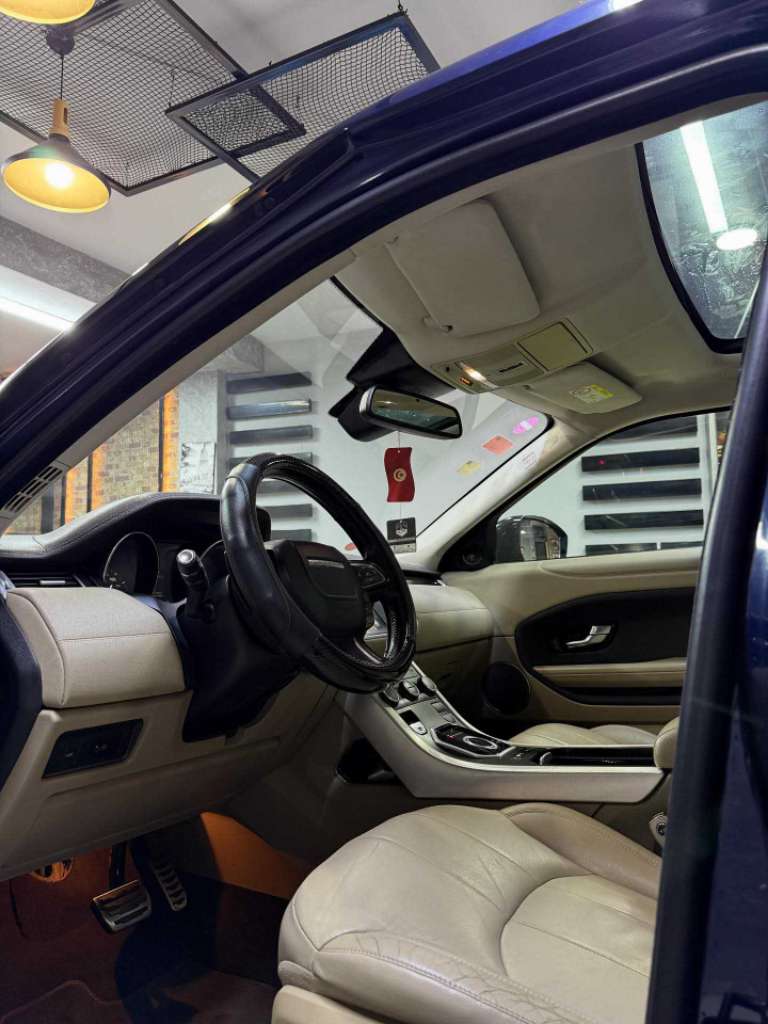 Range Rover évoque 