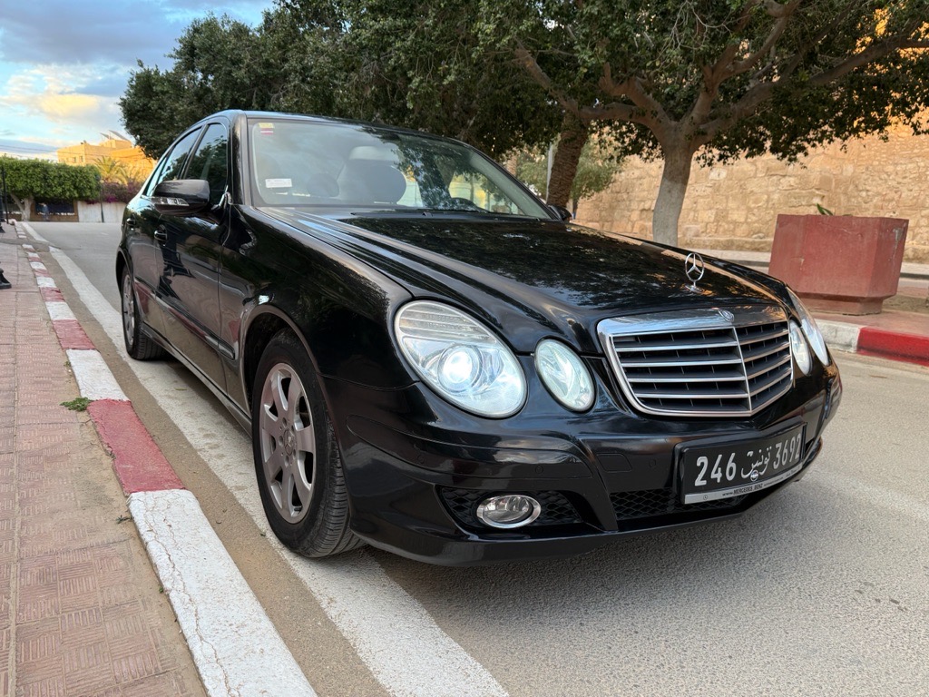 Mercedes E200 8cv diesel boite auto etat neuuuf jamais touchè jamais accidente tres rare