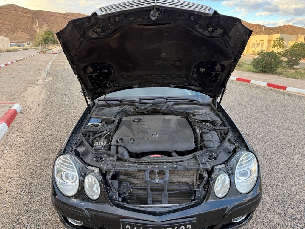 Mercedes E200 8cv diesel boite auto etat neuuuf jamais touchè jamais accidente tres rare