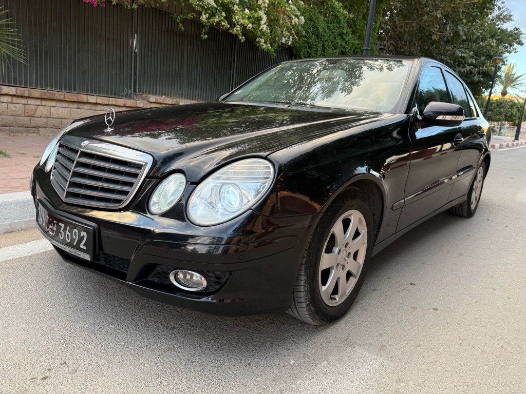 Mercedes E200 8cv diesel boite auto etat neuuuf jamais touchè jamais accidente tres rare