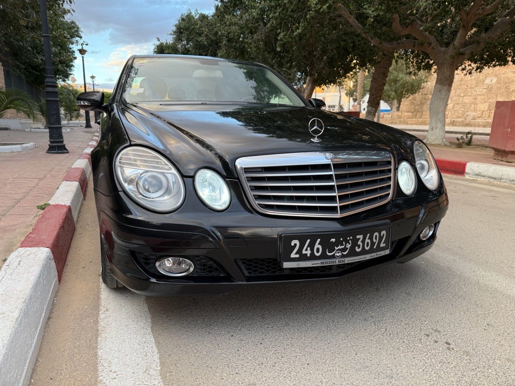 Mercedes E200 8cv diesel boite auto etat neuuuf jamais touchè jamais accidente tres rare